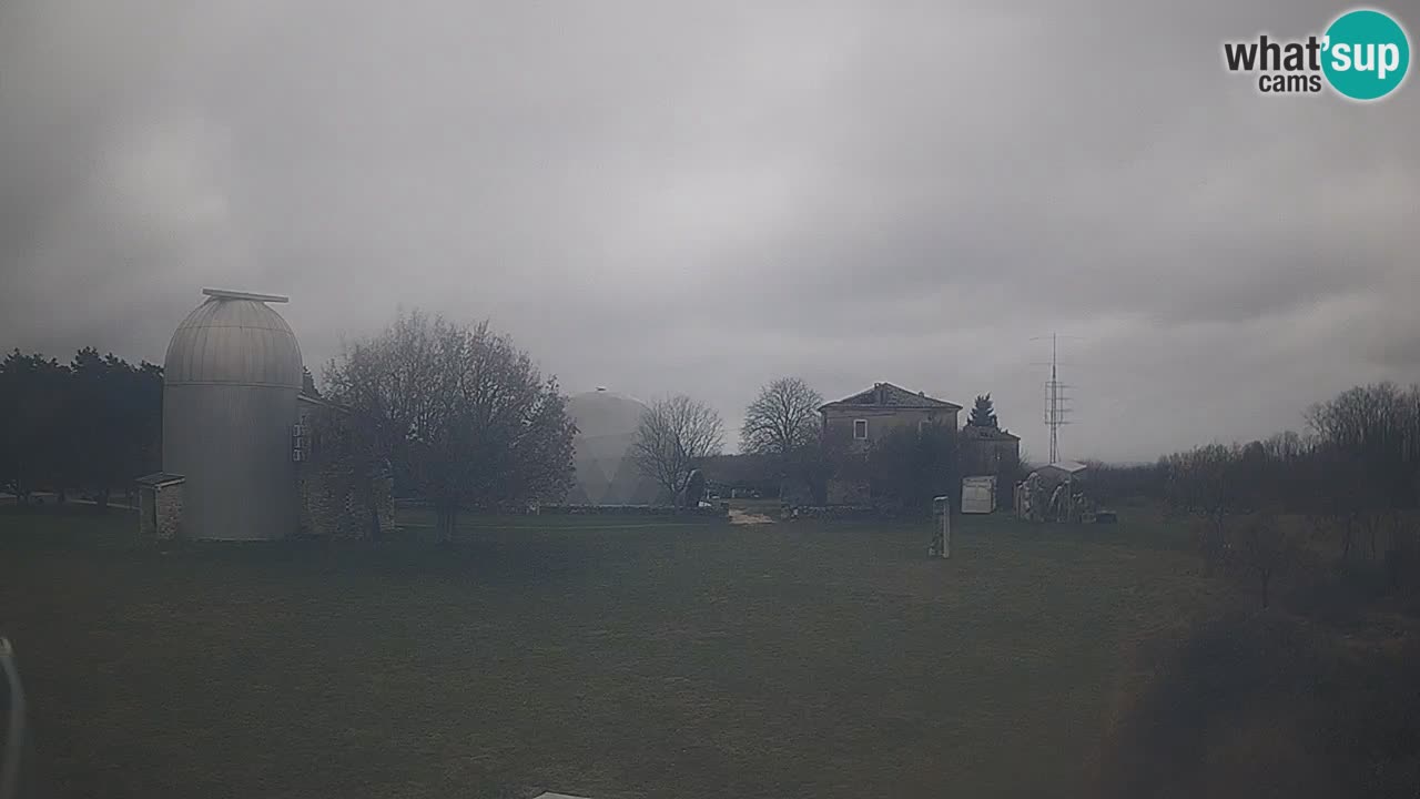 Webcam live dell’Osservatorio di  – Esplora il cielo, gli asteroidi, i comete e i meteoroidi.