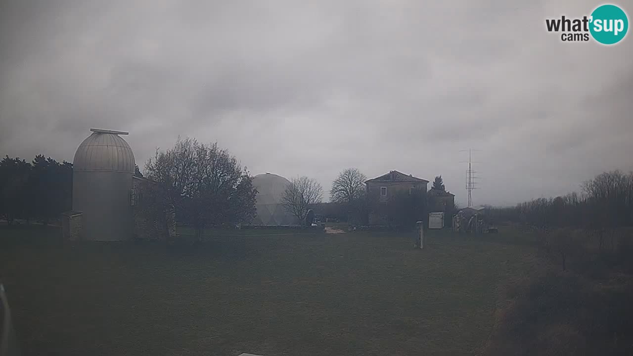 Webcam live dell’Osservatorio di  – Esplora il cielo, gli asteroidi, i comete e i meteoroidi.