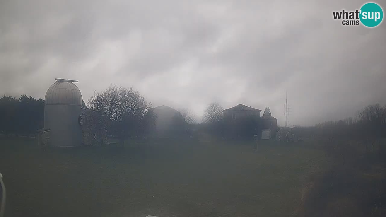 Webcam live dell’Osservatorio di  – Esplora il cielo, gli asteroidi, i comete e i meteoroidi.