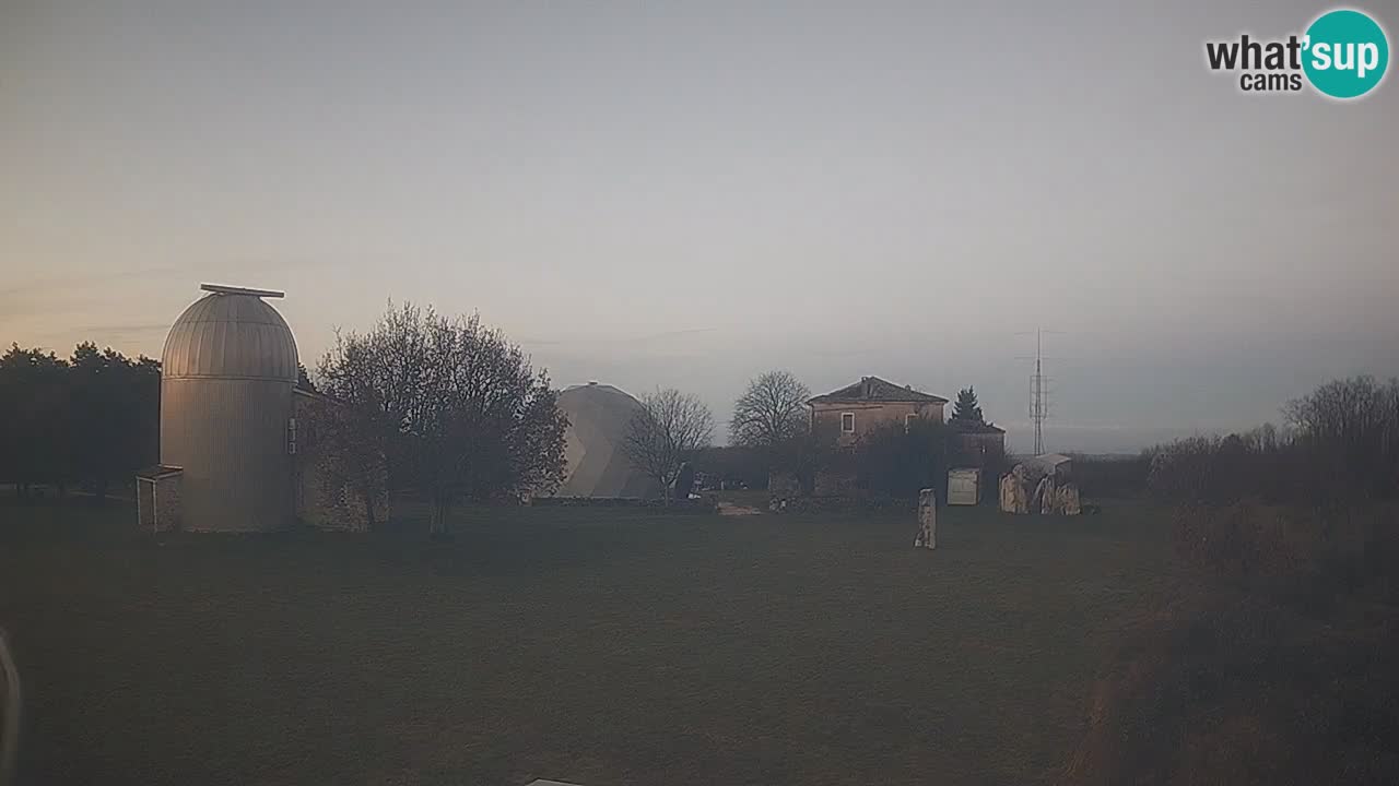 Cámara web en vivo del Observatorio de Višnjan: explora el cielo, los asteroides, cometas y meteoroides