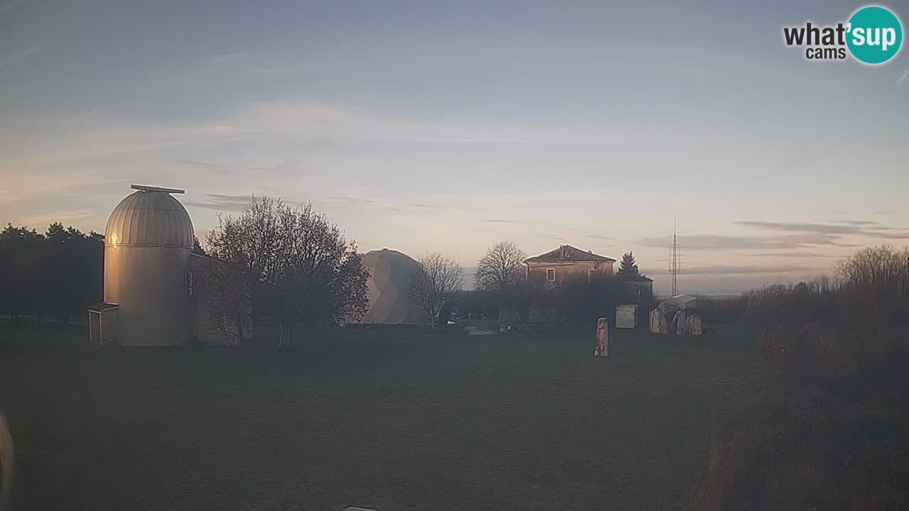 Webcam en direct de l’Observatoire de Višnjan – Explorez le ciel, les astéroïdes, les comètes et les météoroïdes