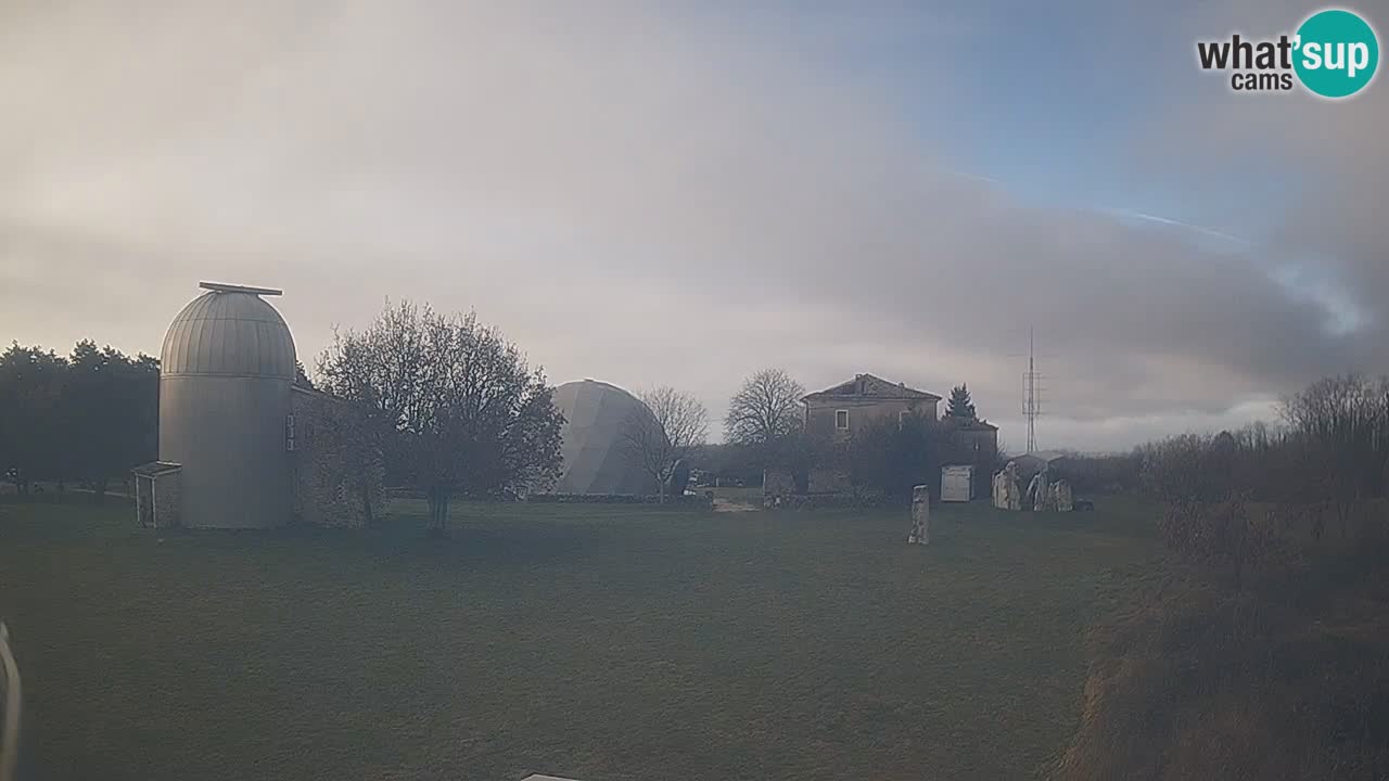 Webcam live dell’Osservatorio di  – Esplora il cielo, gli asteroidi, i comete e i meteoroidi.