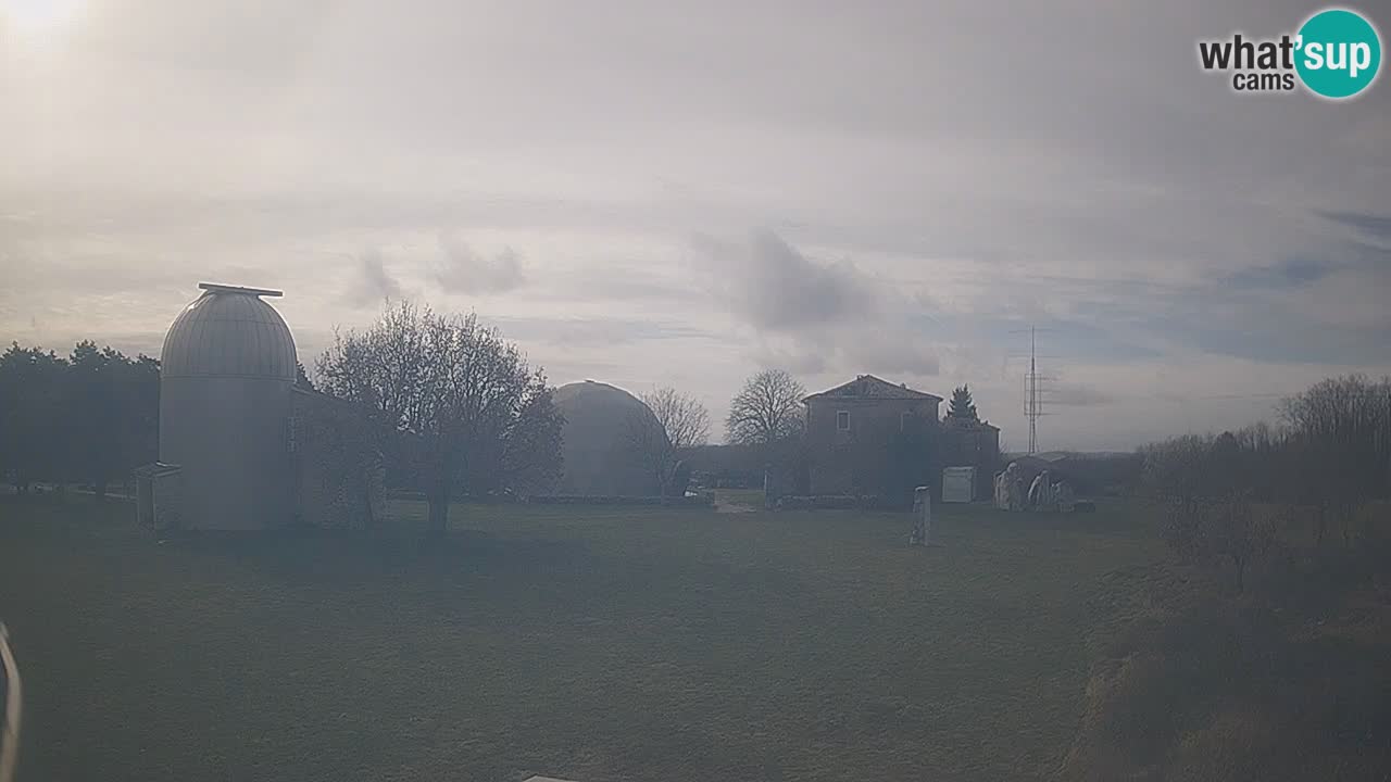 Cámara web en vivo del Observatorio de Višnjan: explora el cielo, los asteroides, cometas y meteoroides