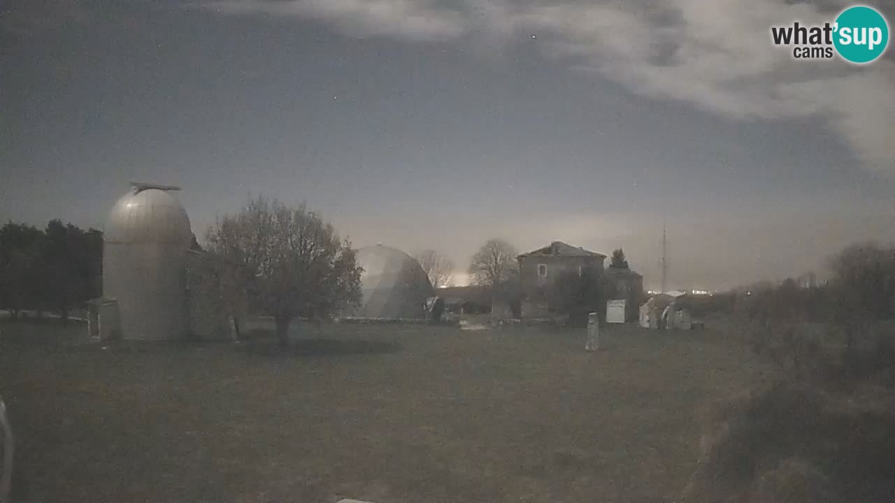 Webcam en direct de l’Observatoire de Višnjan – Explorez le ciel, les astéroïdes, les comètes et les météoroïdes
