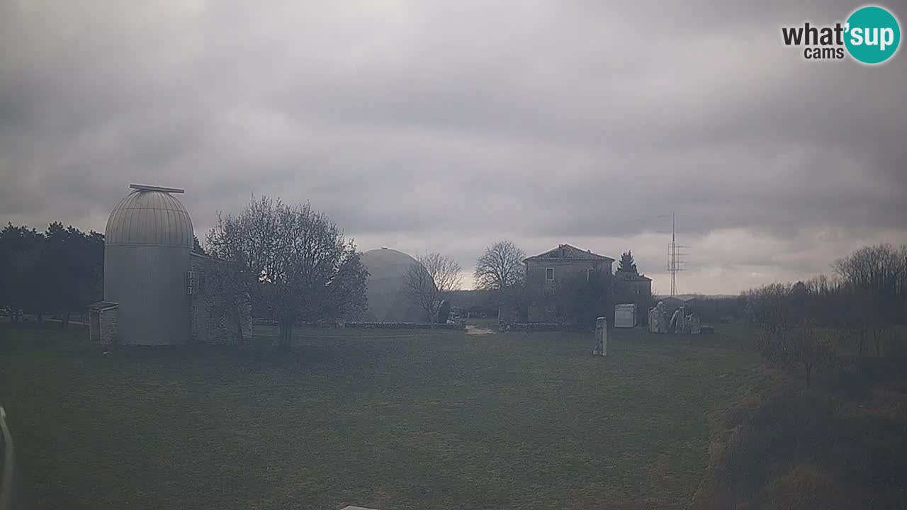 Webcam live dell’Osservatorio di  – Esplora il cielo, gli asteroidi, i comete e i meteoroidi.