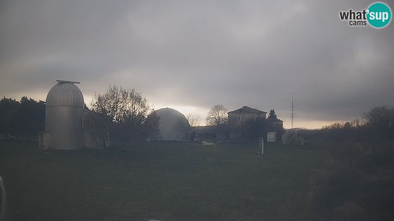 Višnjan-Observatorium Live Webcam – Explore the Sky, Asteroids, Comets, and Meteoroids