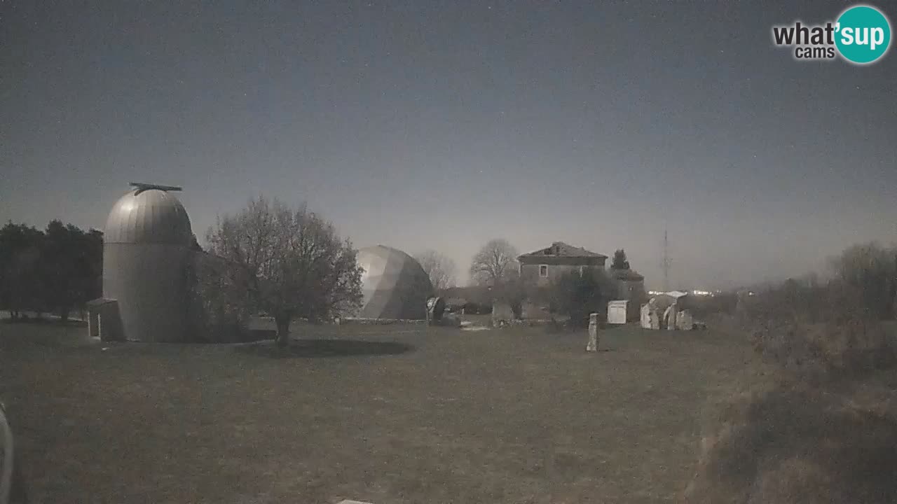 Cámara web en vivo del Observatorio de Višnjan: explora el cielo, los asteroides, cometas y meteoroides