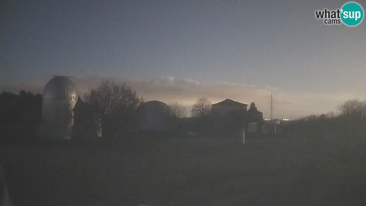 Webcam live dell’Osservatorio di  – Esplora il cielo, gli asteroidi, i comete e i meteoroidi.