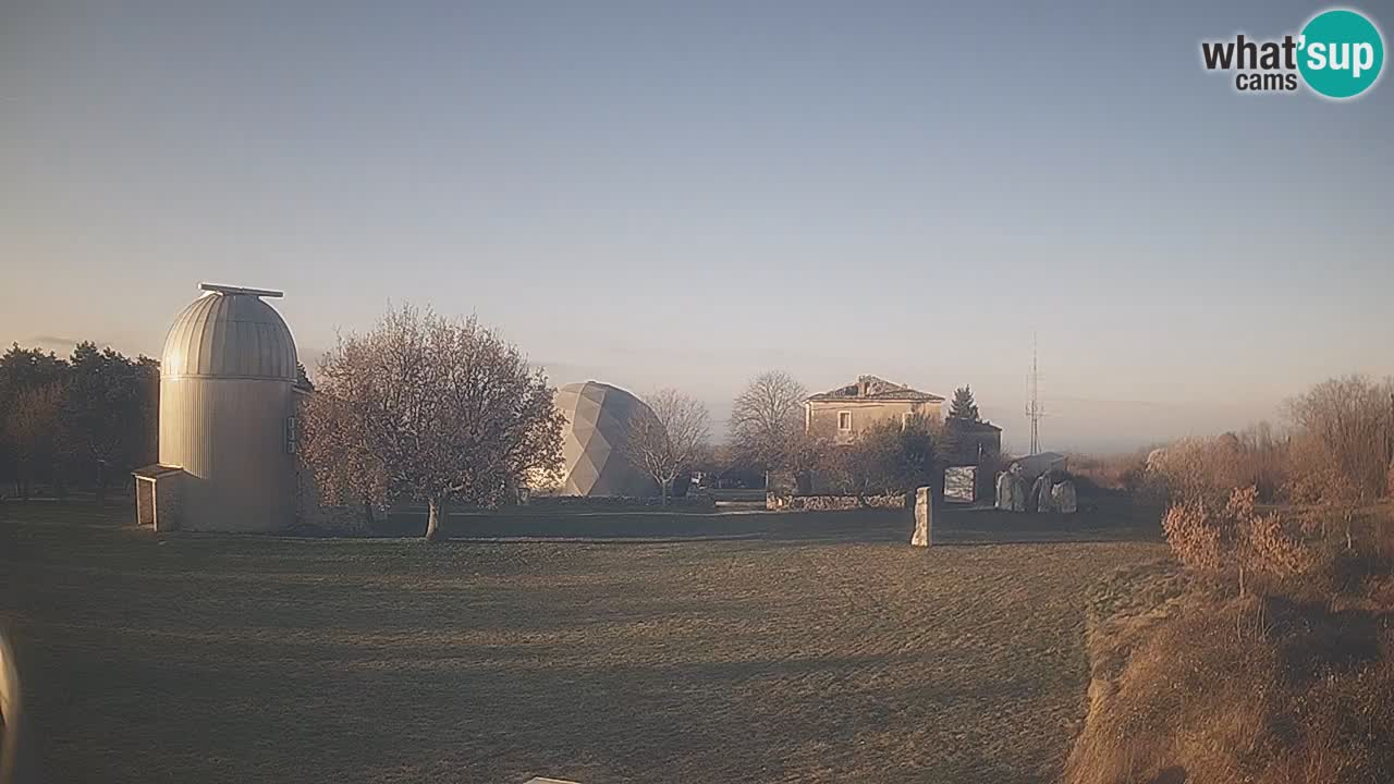 Webcam en direct de l’Observatoire de Višnjan – Explorez le ciel, les astéroïdes, les comètes et les météoroïdes