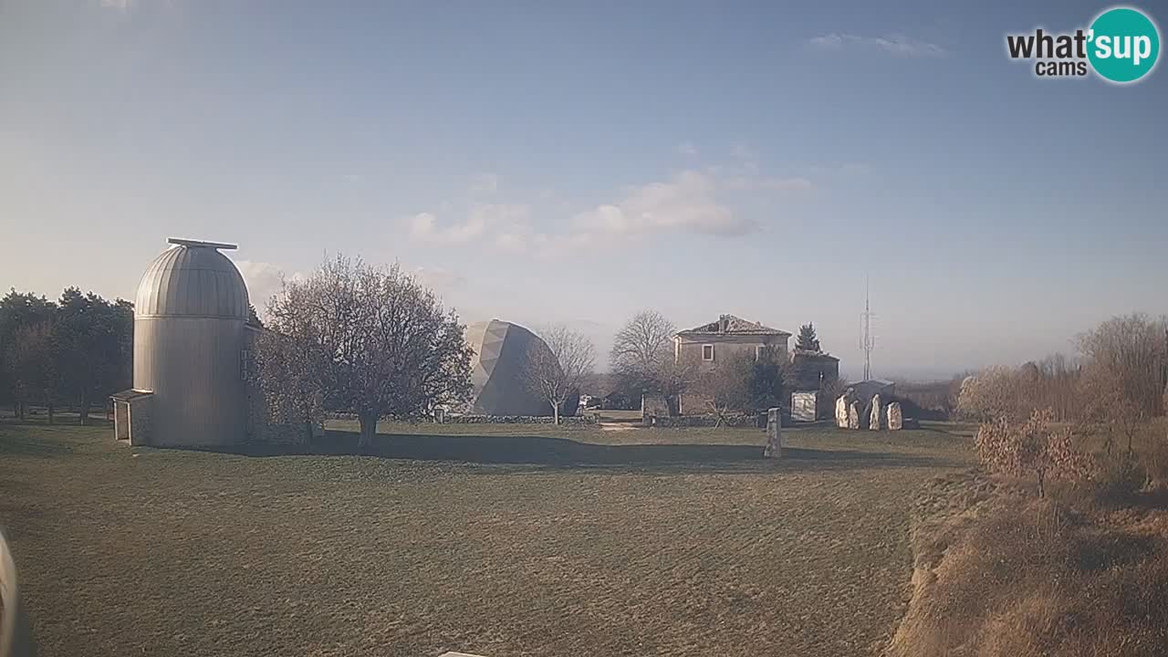 Webcam live dell’Osservatorio di  – Esplora il cielo, gli asteroidi, i comete e i meteoroidi.