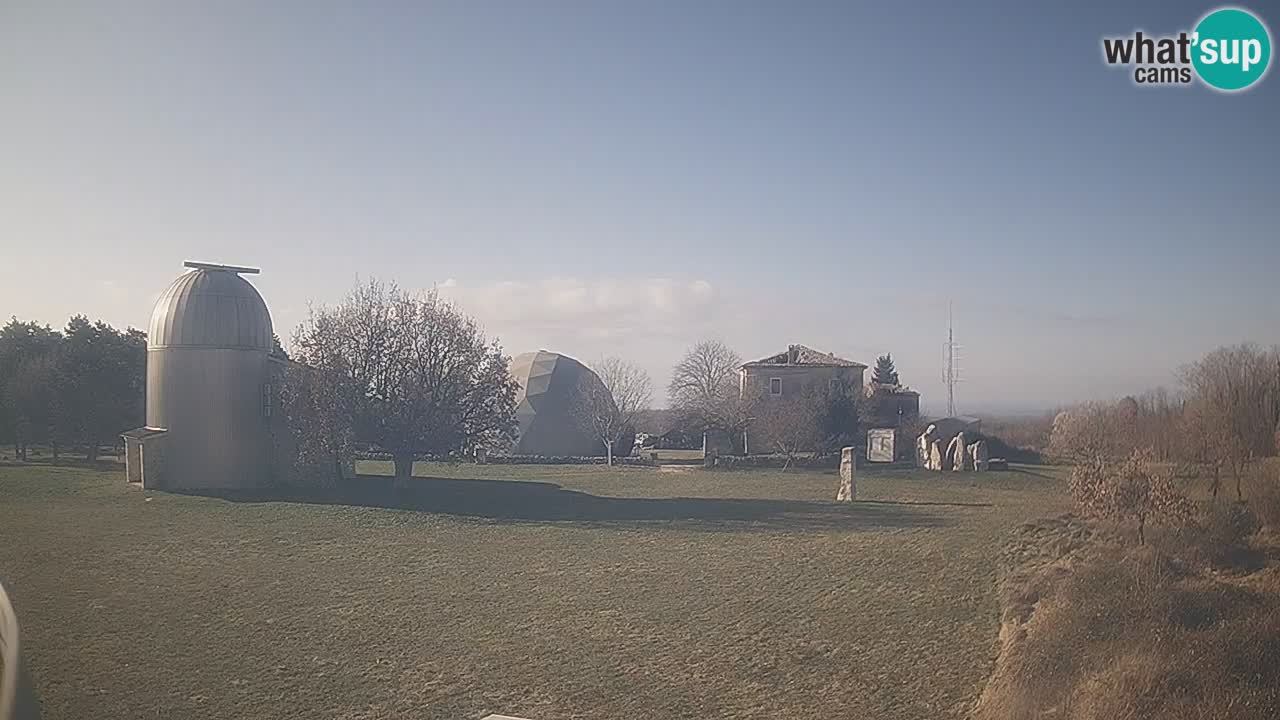 Webcam en direct de l’Observatoire de Višnjan – Explorez le ciel, les astéroïdes, les comètes et les météoroïdes