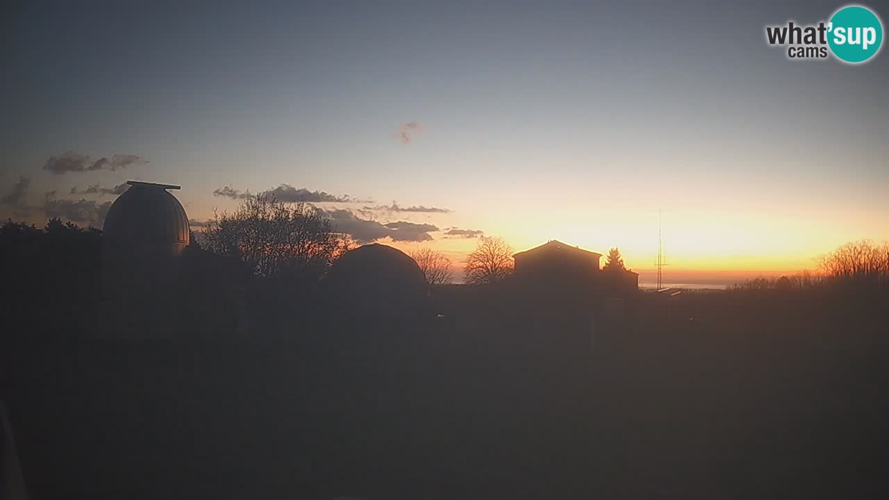 Višnjan-Observatorium Live Webcam – Explore the Sky, Asteroids, Comets, and Meteoroids