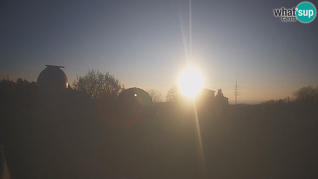 Višnjan-Observatorium Live Webcam – Explore the Sky, Asteroids, Comets, and Meteoroids