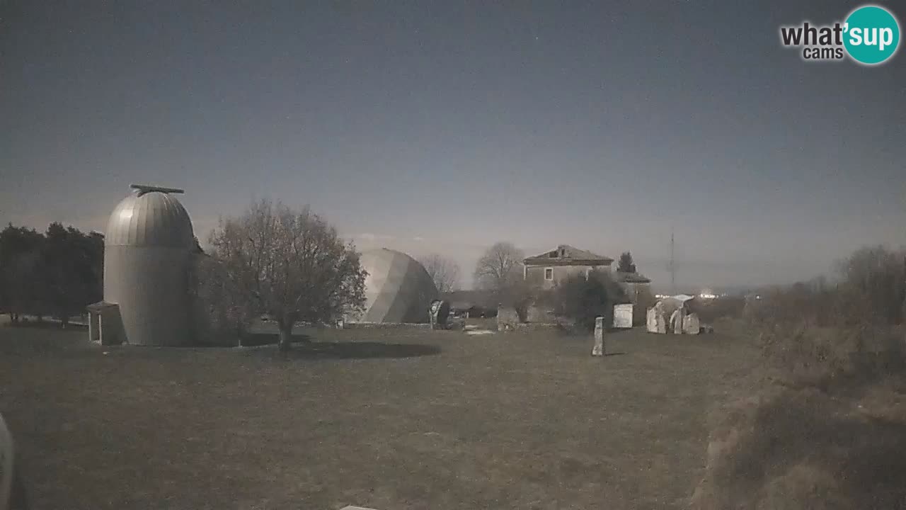 Višnjan-Observatorium Live Webcam – Explore the Sky, Asteroids, Comets, and Meteoroids