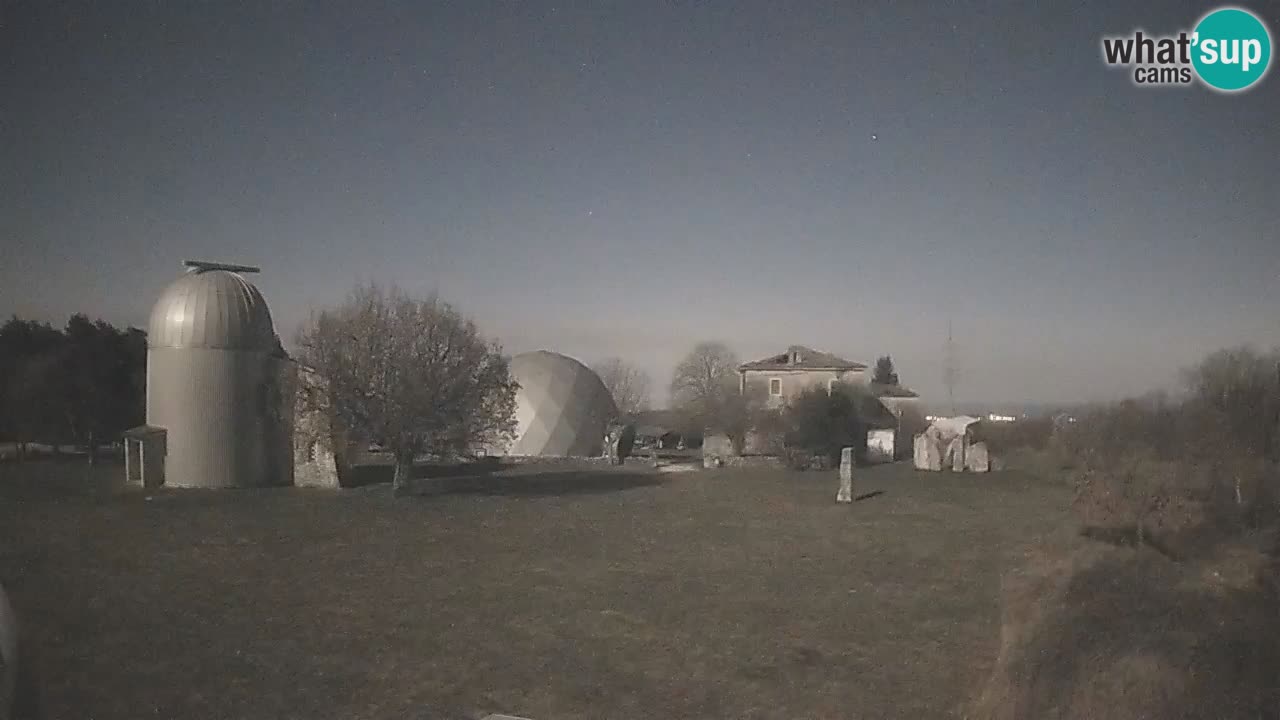 Webcam en direct de l’Observatoire de Višnjan – Explorez le ciel, les astéroïdes, les comètes et les météoroïdes