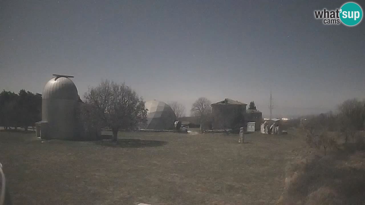 Webcam live dell’Osservatorio di  – Esplora il cielo, gli asteroidi, i comete e i meteoroidi.