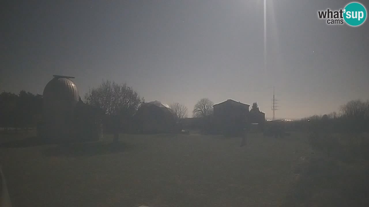 Webcam live dell’Osservatorio di – Esplora il cielo, gli asteroidi, i comete e i meteoroidi.