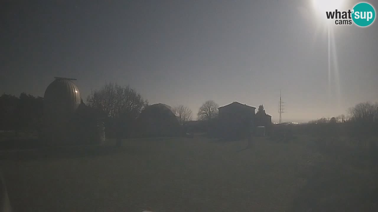 Webcam live dell’Osservatorio di – Esplora il cielo, gli asteroidi, i comete e i meteoroidi.