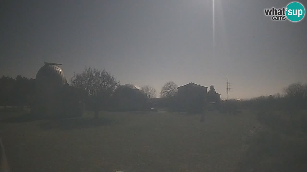 Webcam live dell’Osservatorio di  – Esplora il cielo, gli asteroidi, i comete e i meteoroidi.