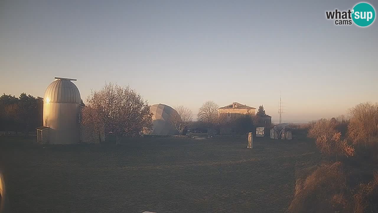 Webcam en direct de l’Observatoire de Višnjan – Explorez le ciel, les astéroïdes, les comètes et les météoroïdes