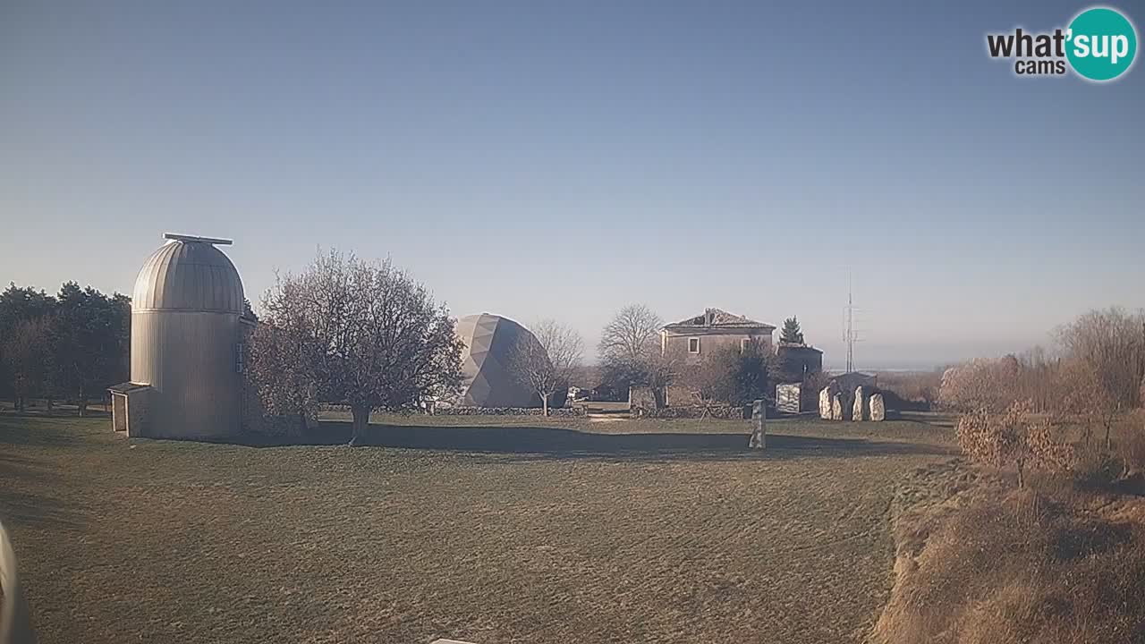 Višnjan-Observatorium Live Webcam – Explore the Sky, Asteroids, Comets, and Meteoroids