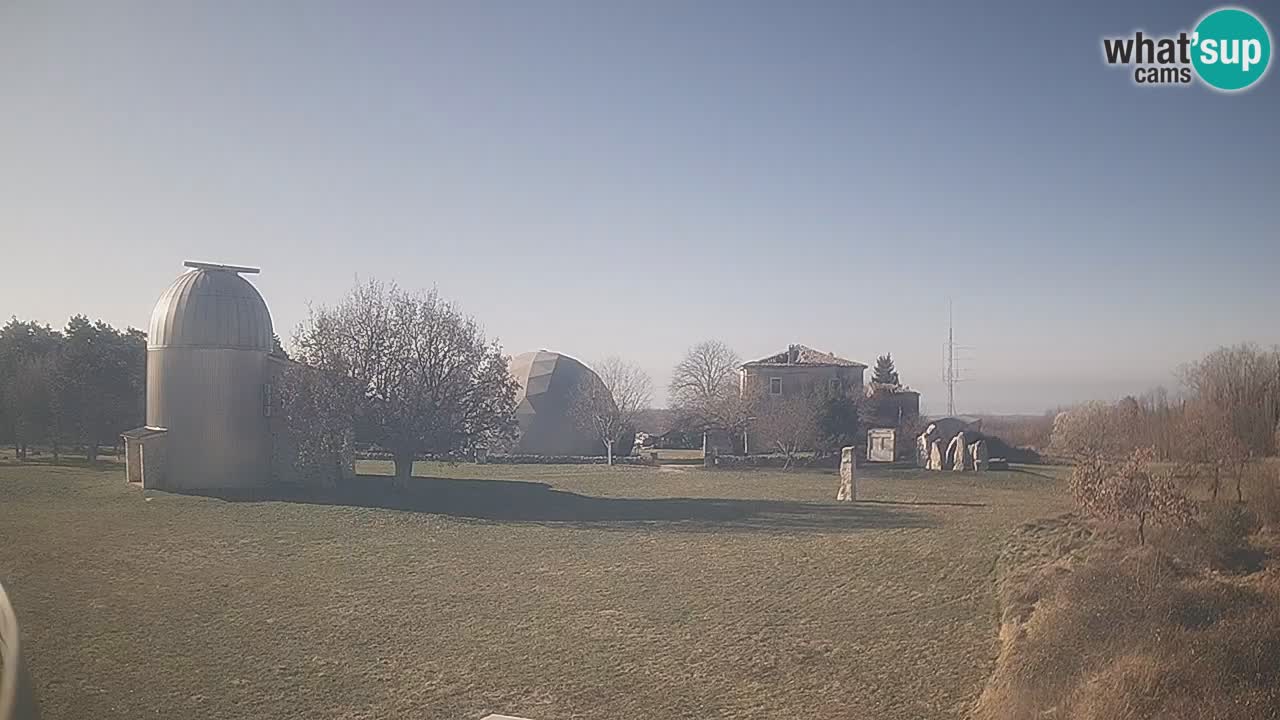 Višnjan-Observatorium Live Webcam – Explore the Sky, Asteroids, Comets, and Meteoroids