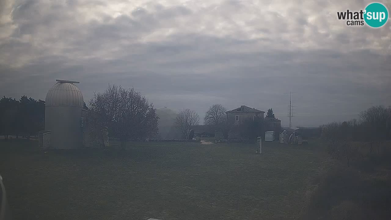 Webcam live dell’Osservatorio di – Esplora il cielo, gli asteroidi, i comete e i meteoroidi.