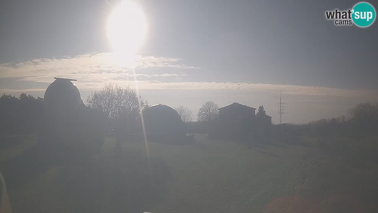 Webcam live dell’Osservatorio di  – Esplora il cielo, gli asteroidi, i comete e i meteoroidi.