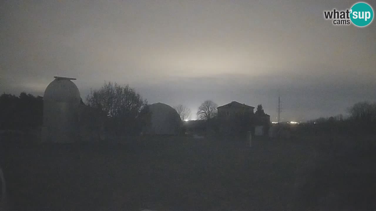 Webcam live dell’Osservatorio di  – Esplora il cielo, gli asteroidi, i comete e i meteoroidi.