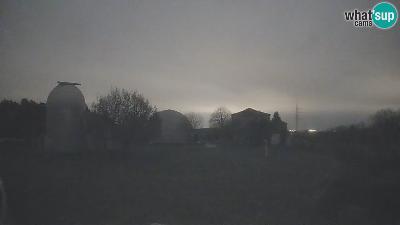 Webcam live dell’Osservatorio di  – Esplora il cielo, gli asteroidi, i comete e i meteoroidi.