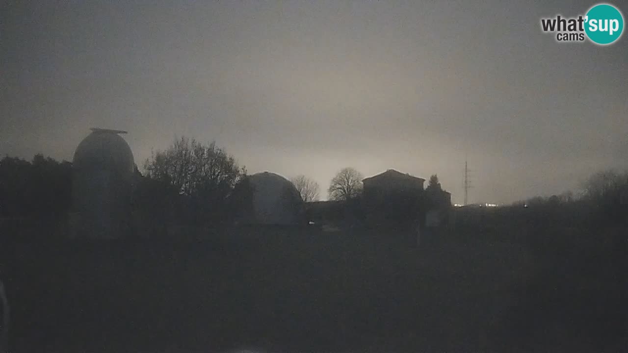 Webcam live dell’Osservatorio di  – Esplora il cielo, gli asteroidi, i comete e i meteoroidi.