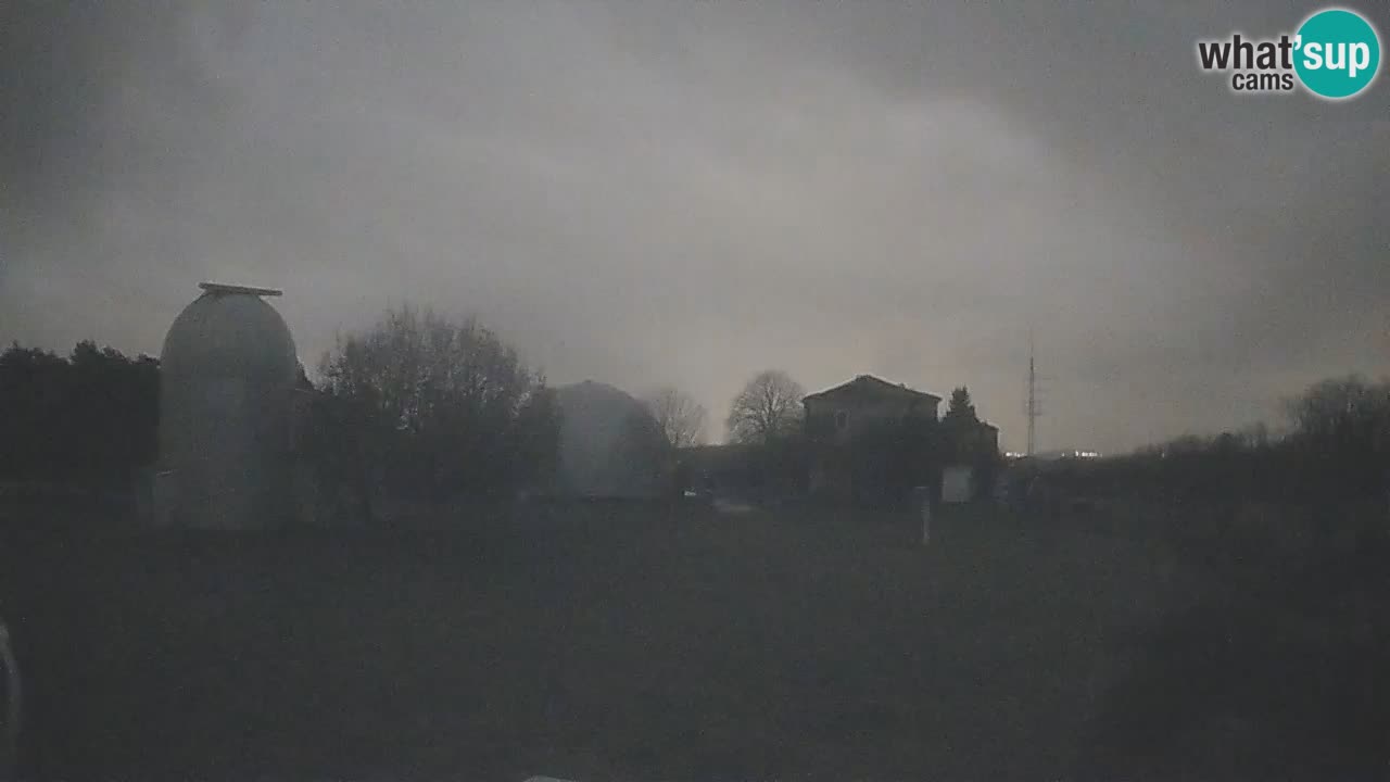 Webcam live dell’Osservatorio di  – Esplora il cielo, gli asteroidi, i comete e i meteoroidi.