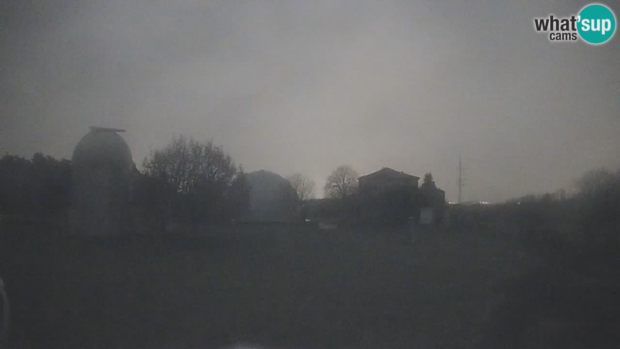 Webcam live dell’Osservatorio di  – Esplora il cielo, gli asteroidi, i comete e i meteoroidi.