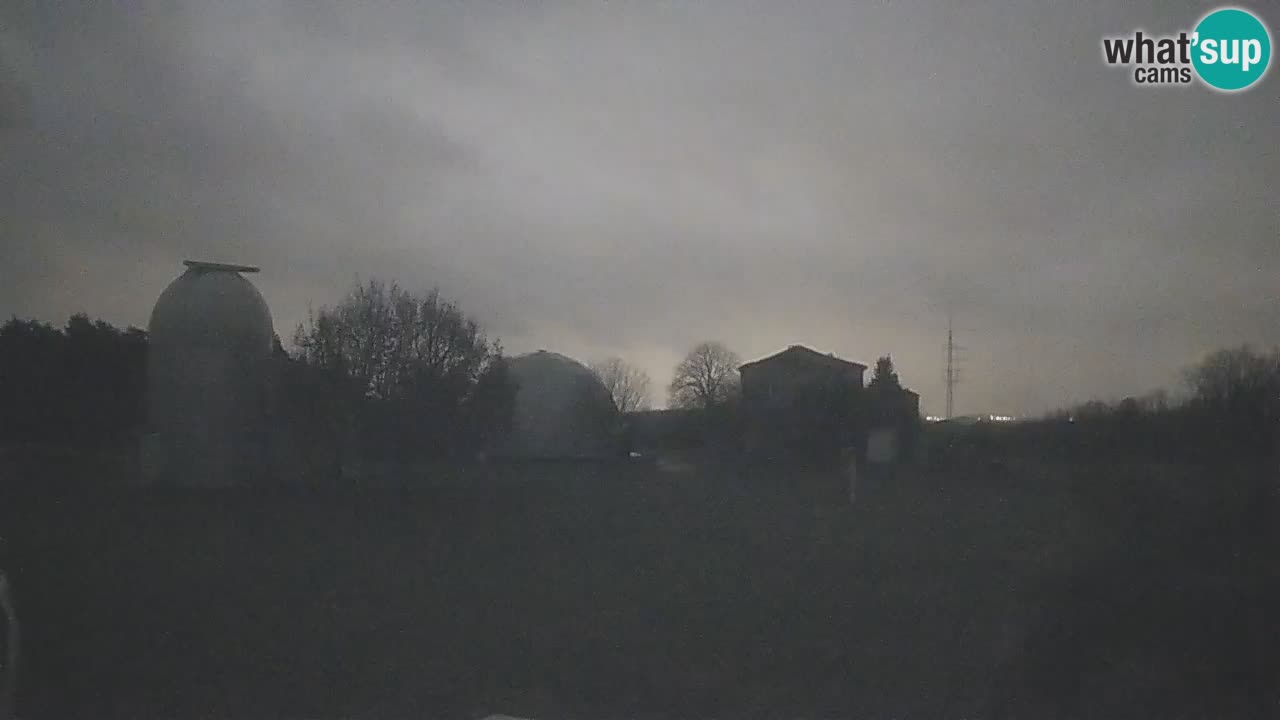 Webcam live dell’Osservatorio di  – Esplora il cielo, gli asteroidi, i comete e i meteoroidi.