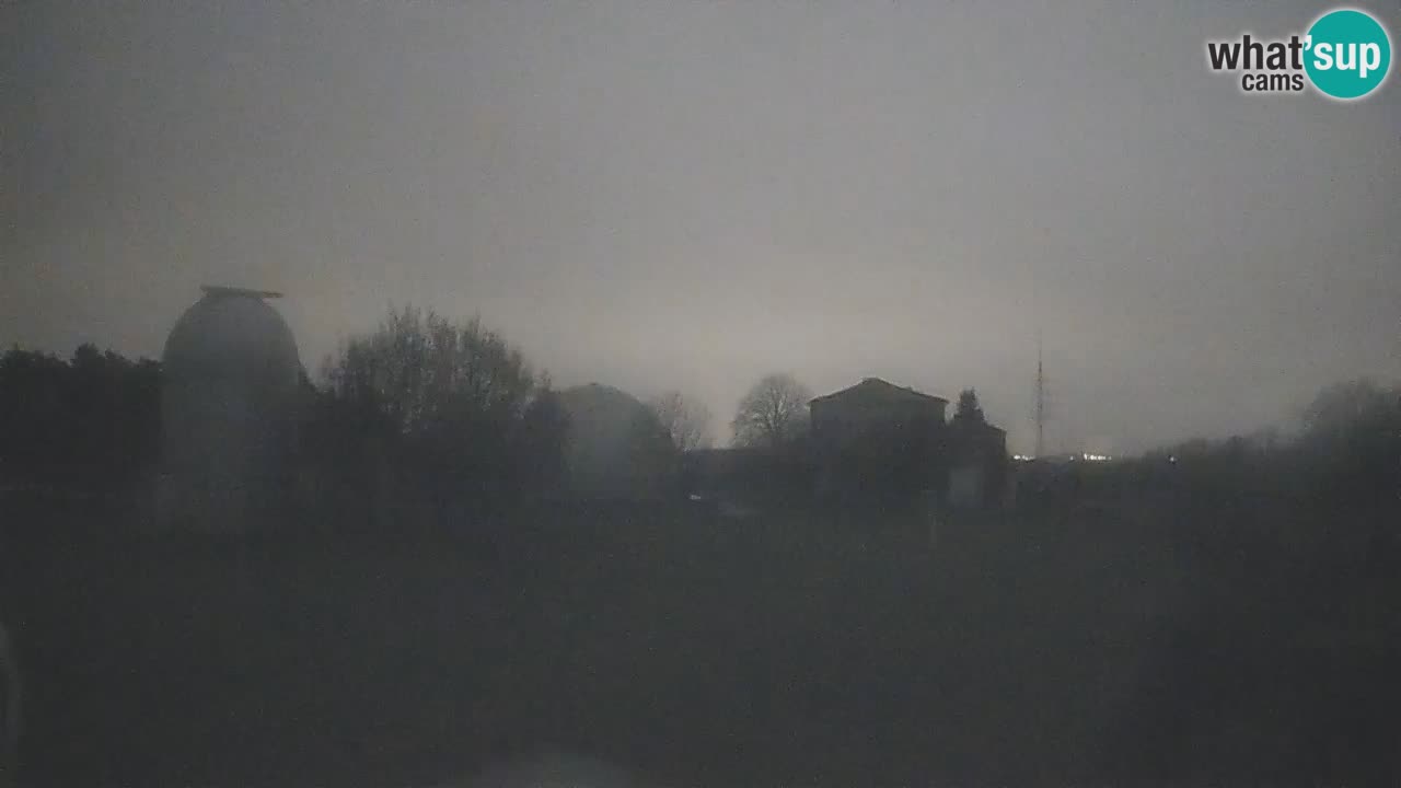 Webcam live dell’Osservatorio di – Esplora il cielo, gli asteroidi, i comete e i meteoroidi.