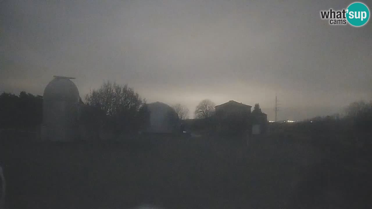 Webcam live dell’Osservatorio di  – Esplora il cielo, gli asteroidi, i comete e i meteoroidi.