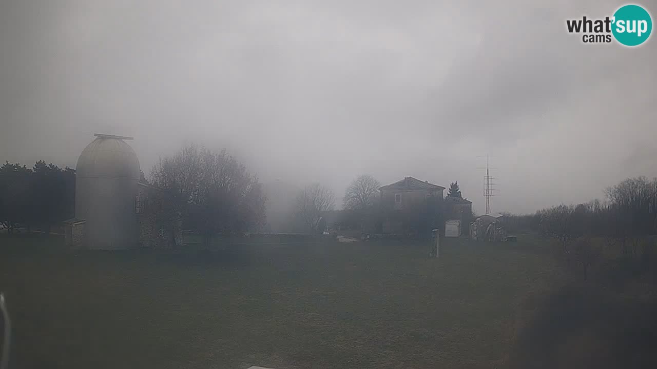 Webcam live dell’Osservatorio di  – Esplora il cielo, gli asteroidi, i comete e i meteoroidi.