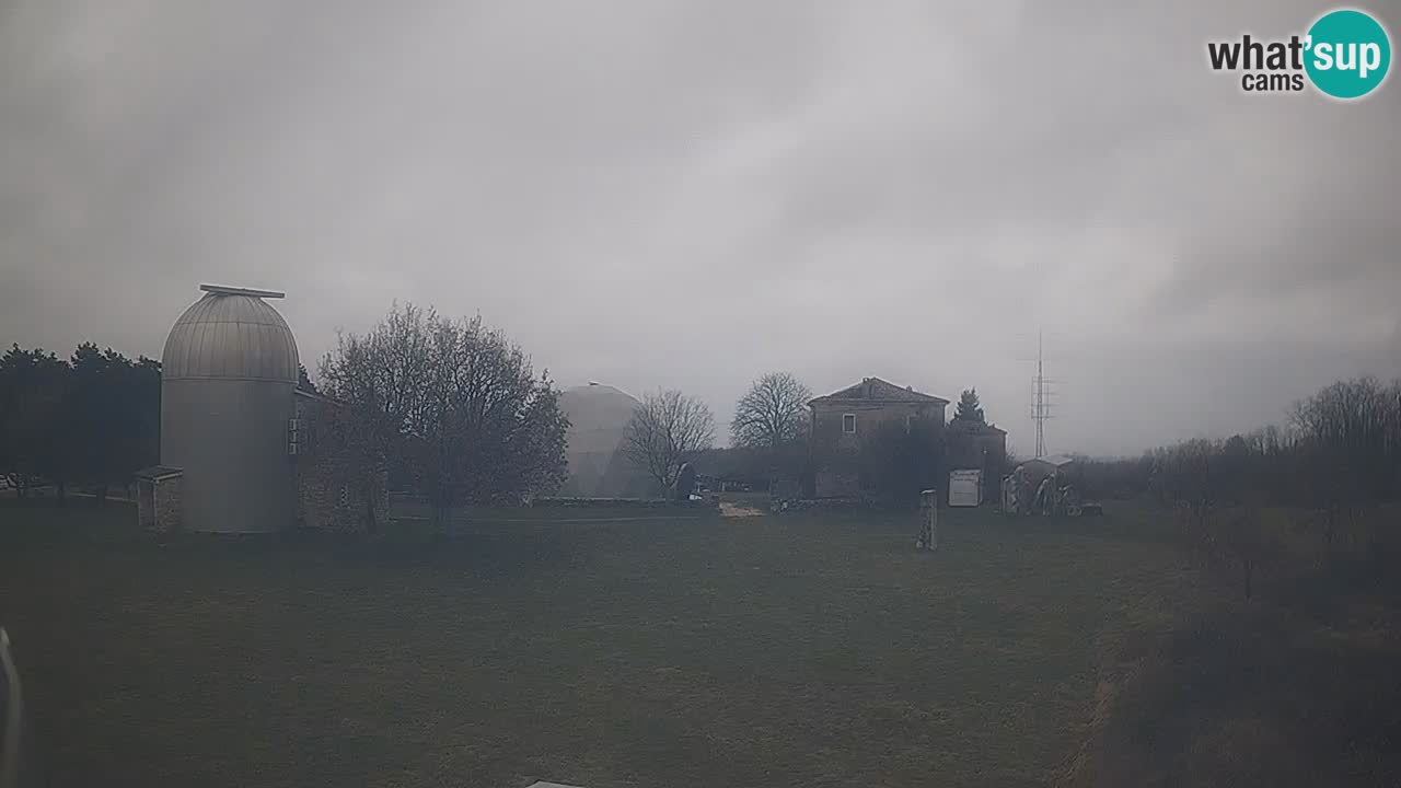 Webcam en direct de l’Observatoire de Višnjan – Explorez le ciel, les astéroïdes, les comètes et les météoroïdes