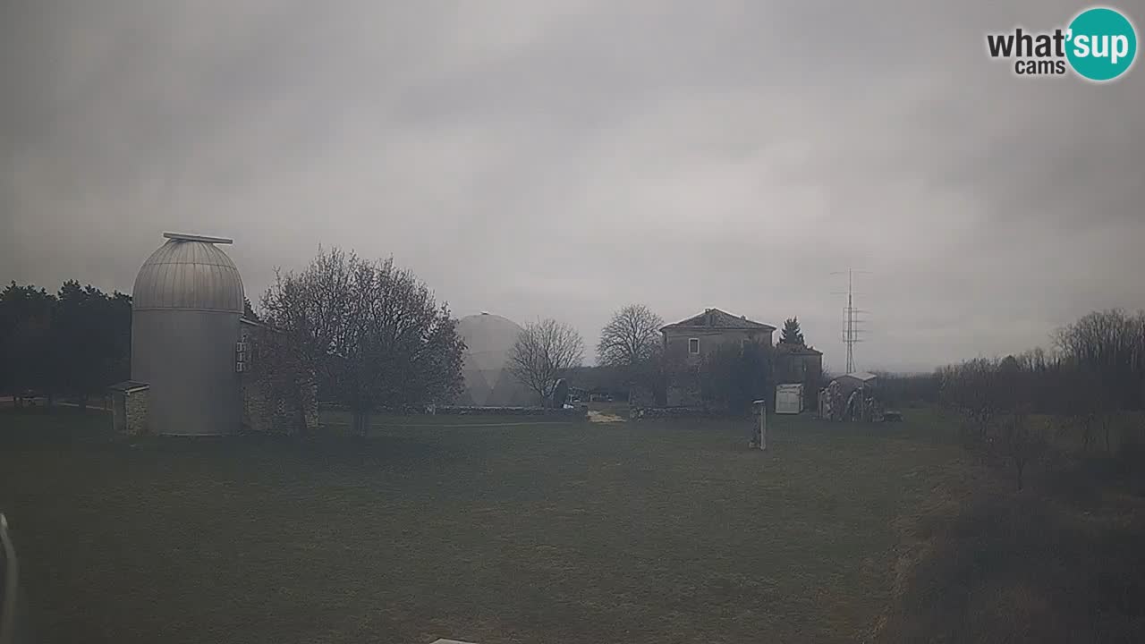 Webcam live dell’Osservatorio di  – Esplora il cielo, gli asteroidi, i comete e i meteoroidi.