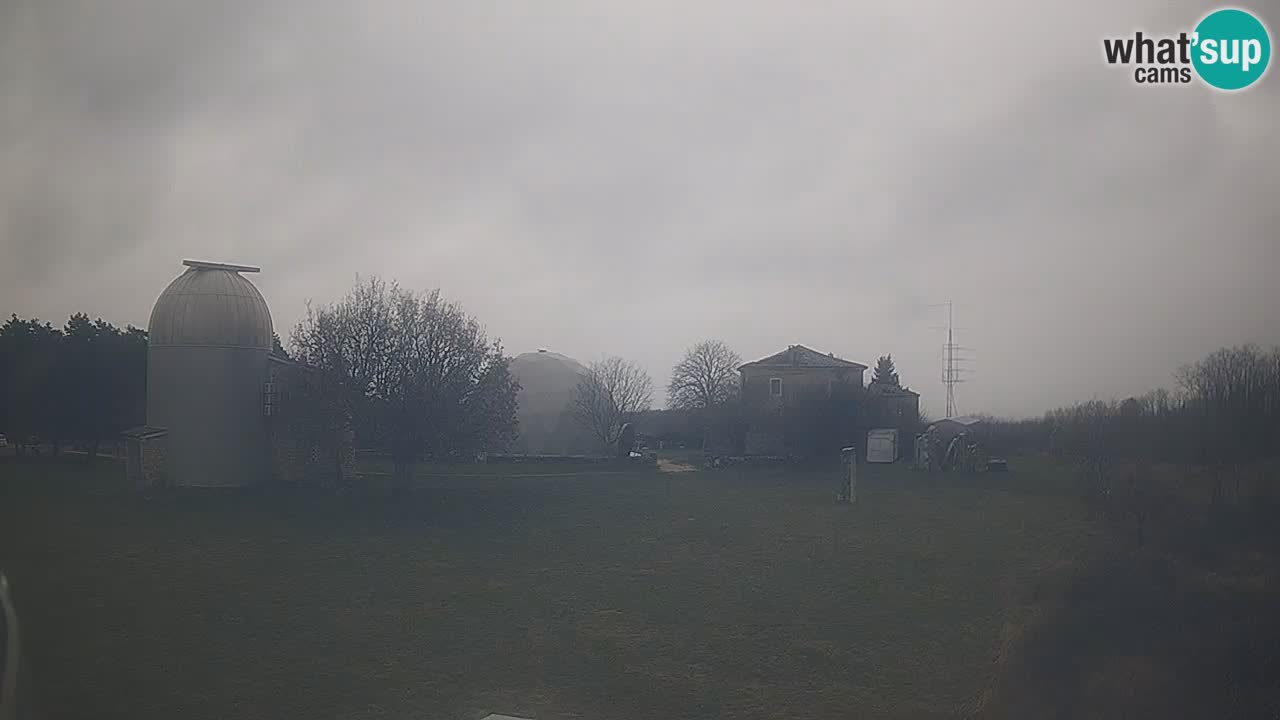 Webcam live dell’Osservatorio di  – Esplora il cielo, gli asteroidi, i comete e i meteoroidi.