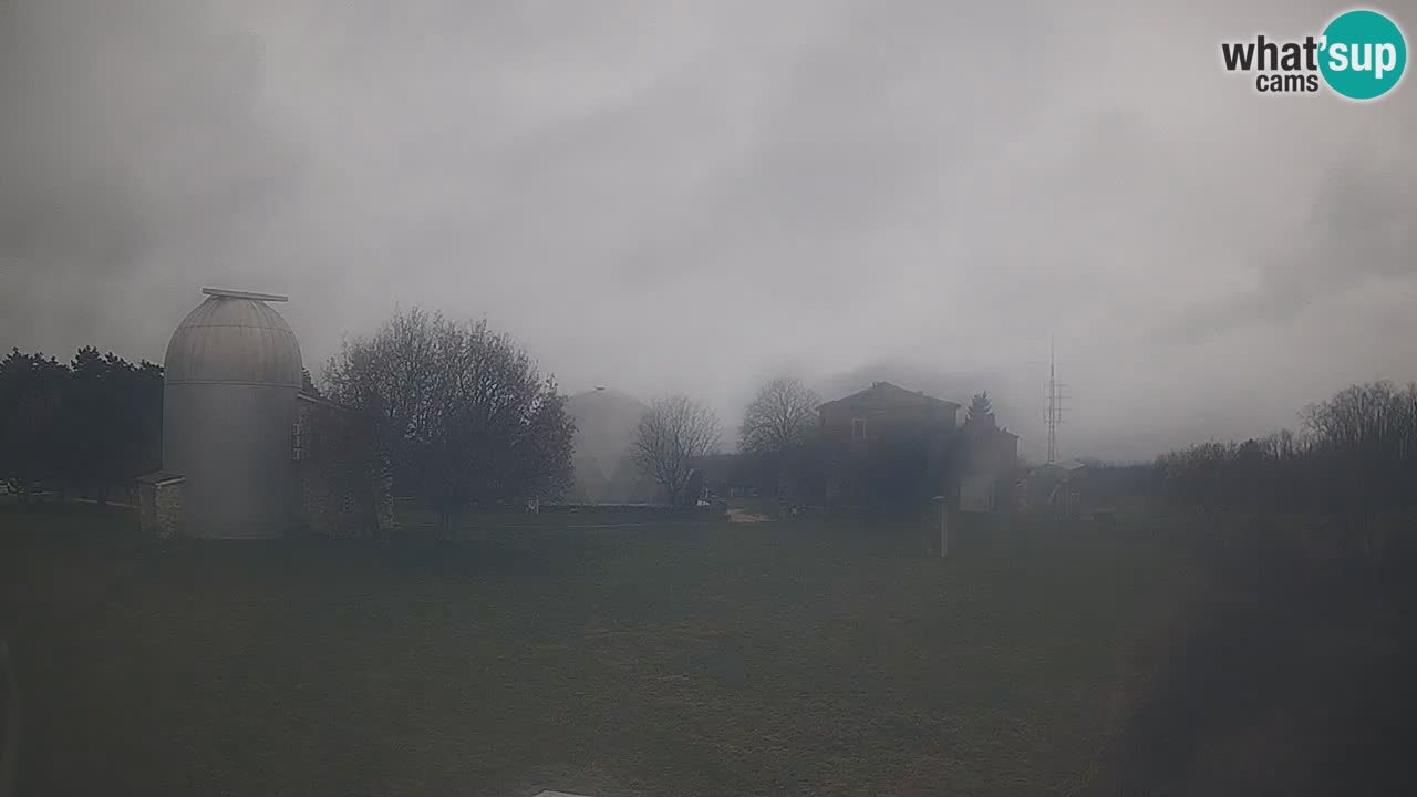 Webcam live dell’Osservatorio di  – Esplora il cielo, gli asteroidi, i comete e i meteoroidi.