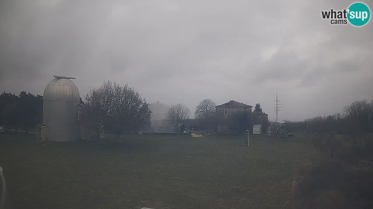 Webcam en direct de l’Observatoire de Višnjan – Explorez le ciel, les astéroïdes, les comètes et les météoroïdes