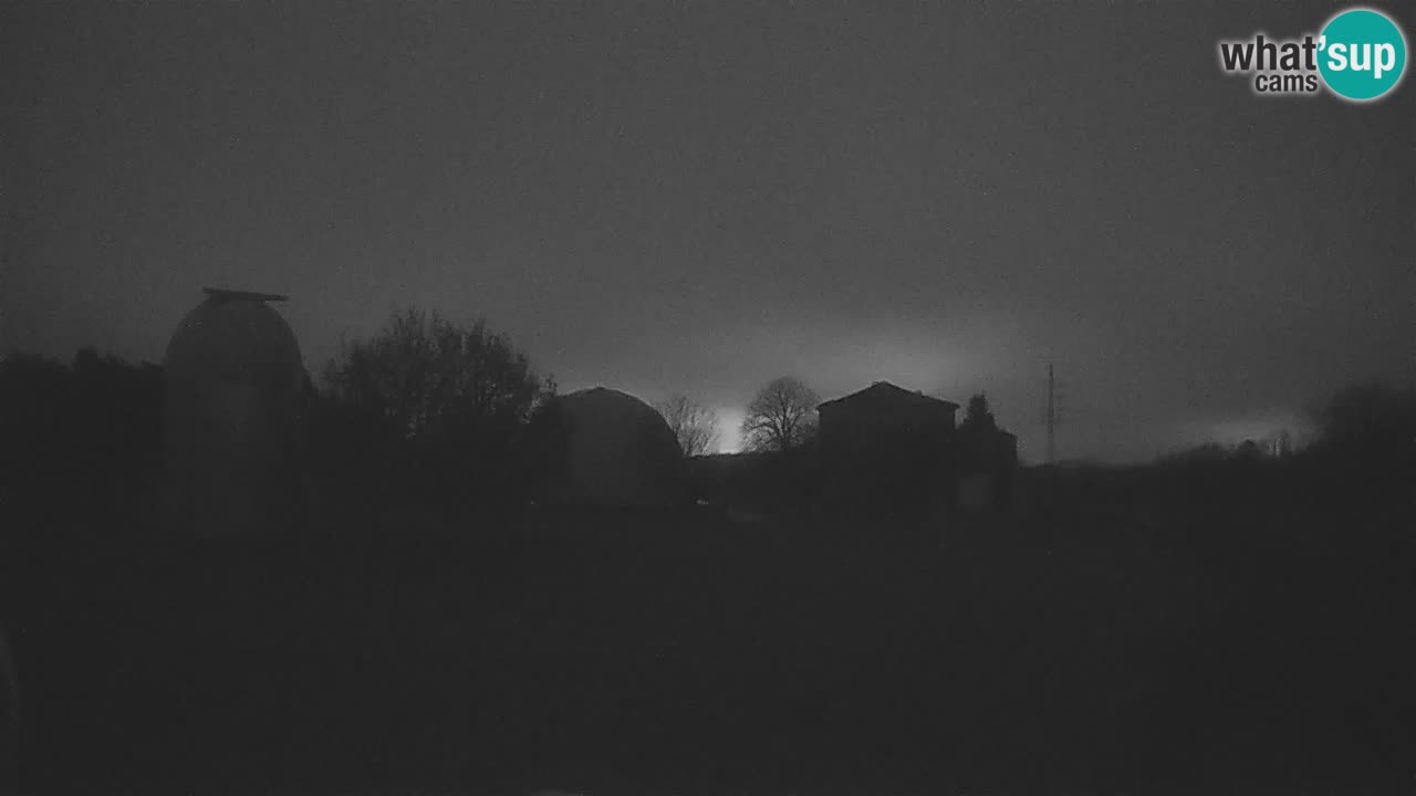 Webcam en direct de l’Observatoire de Višnjan – Explorez le ciel, les astéroïdes, les comètes et les météoroïdes