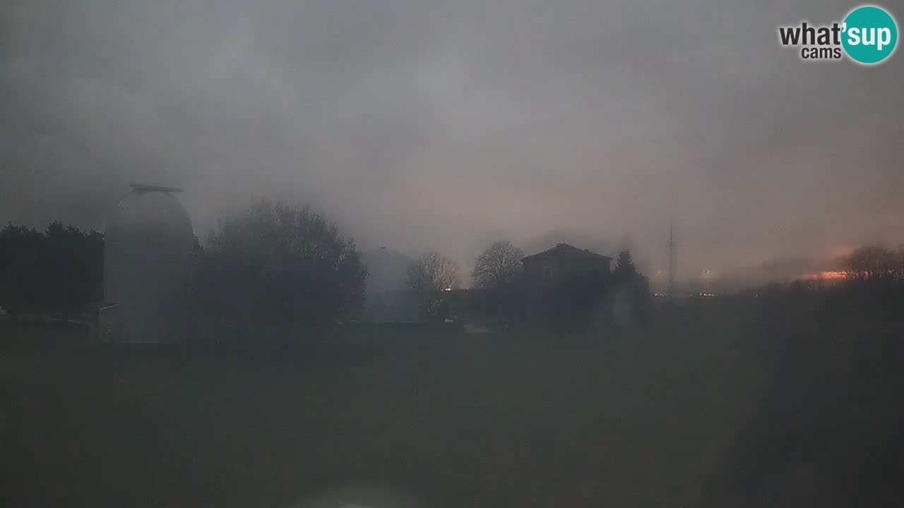 Webcam live dell’Osservatorio di  – Esplora il cielo, gli asteroidi, i comete e i meteoroidi.