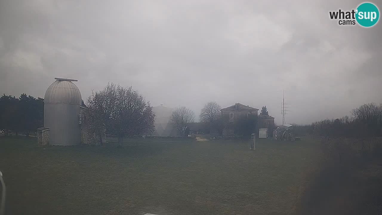 Webcam live dell’Osservatorio di  – Esplora il cielo, gli asteroidi, i comete e i meteoroidi.