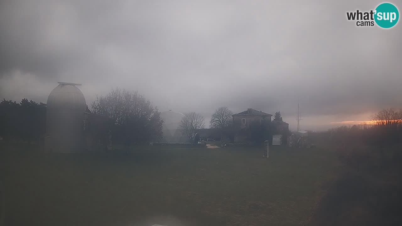 Webcam live dell’Osservatorio di  – Esplora il cielo, gli asteroidi, i comete e i meteoroidi.