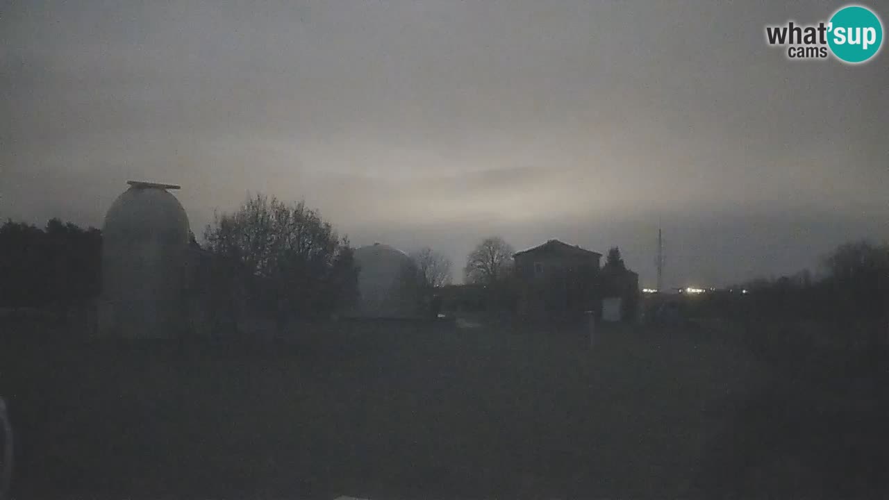 Webcam live dell’Osservatorio di  – Esplora il cielo, gli asteroidi, i comete e i meteoroidi.