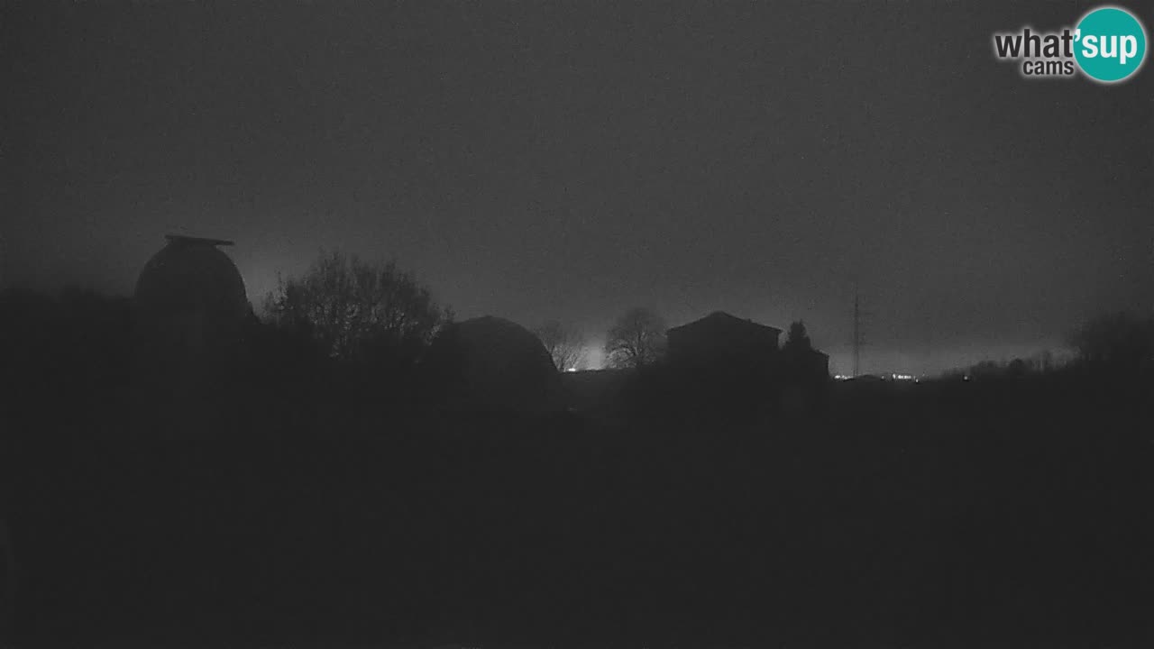 Webcam live dell’Osservatorio di  – Esplora il cielo, gli asteroidi, i comete e i meteoroidi.