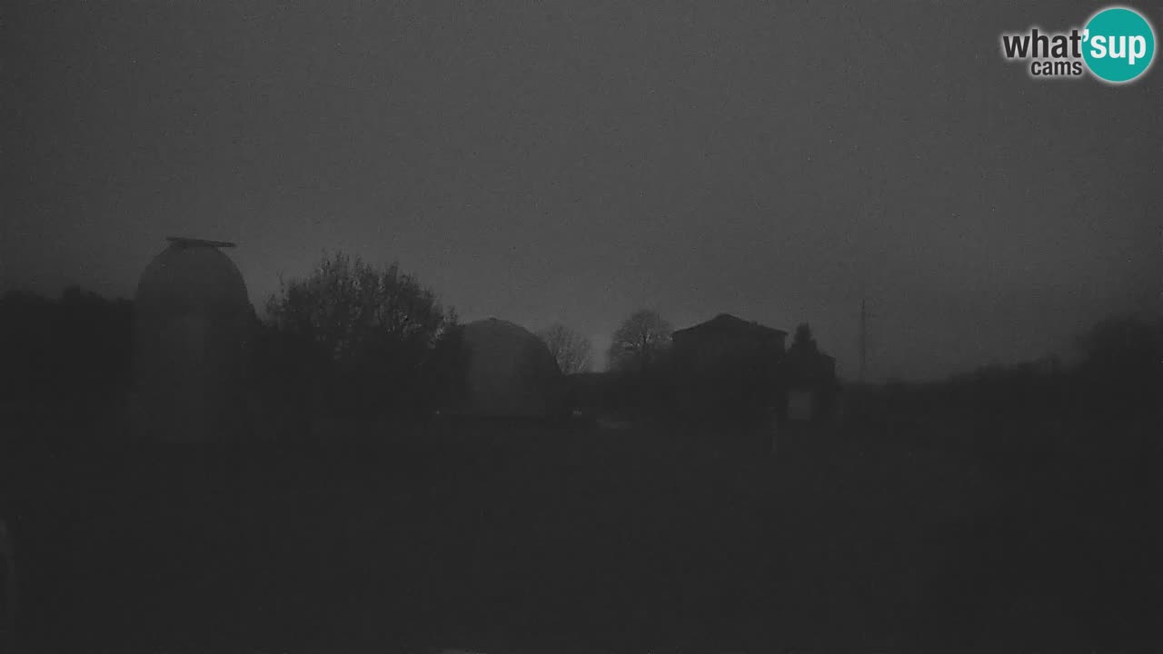 Webcam live dell’Osservatorio di  – Esplora il cielo, gli asteroidi, i comete e i meteoroidi.