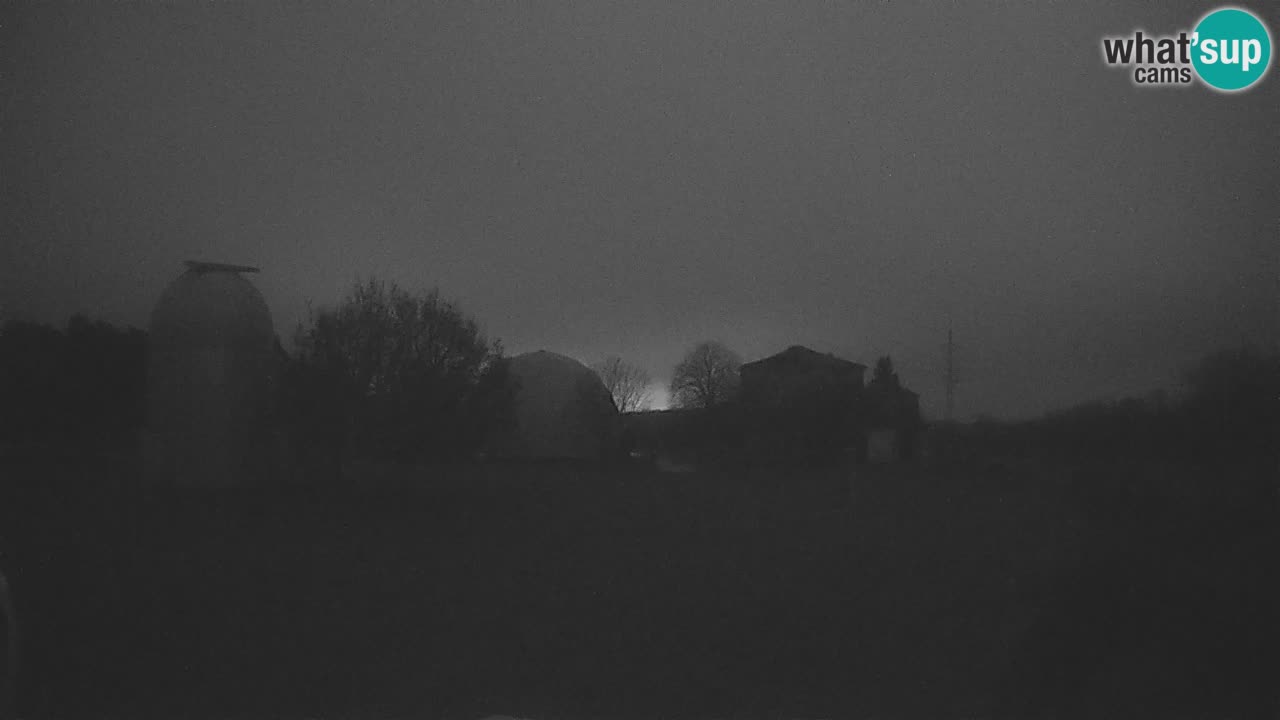 Webcam live dell’Osservatorio di  – Esplora il cielo, gli asteroidi, i comete e i meteoroidi.